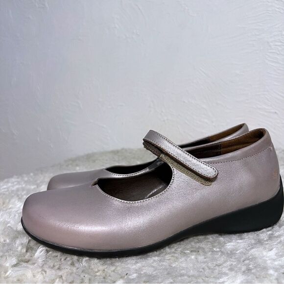 Wolky  Mary Janes Heels  Hook & Loop EUR 37 US 6-6.5 No Insoles Iridescent - Picture 1 of 9